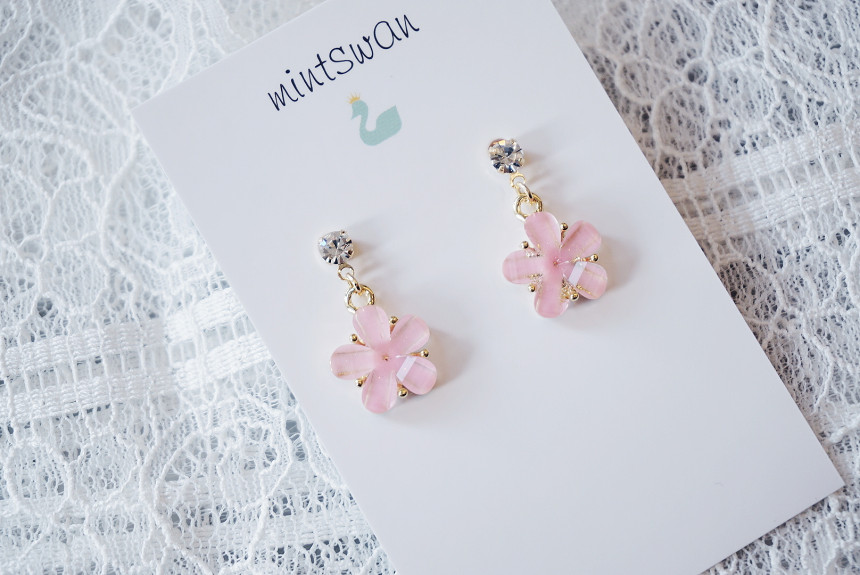 <b><p>Cherry Blossom Drop eaing Twenties Dly coordaon</p></b><b><p>桜 ドロップ イヤリング 20代の女性 デイリーコーディネート ウンチム ガールフレンドの贈り物</p></b><br /><br /><p align='center'>