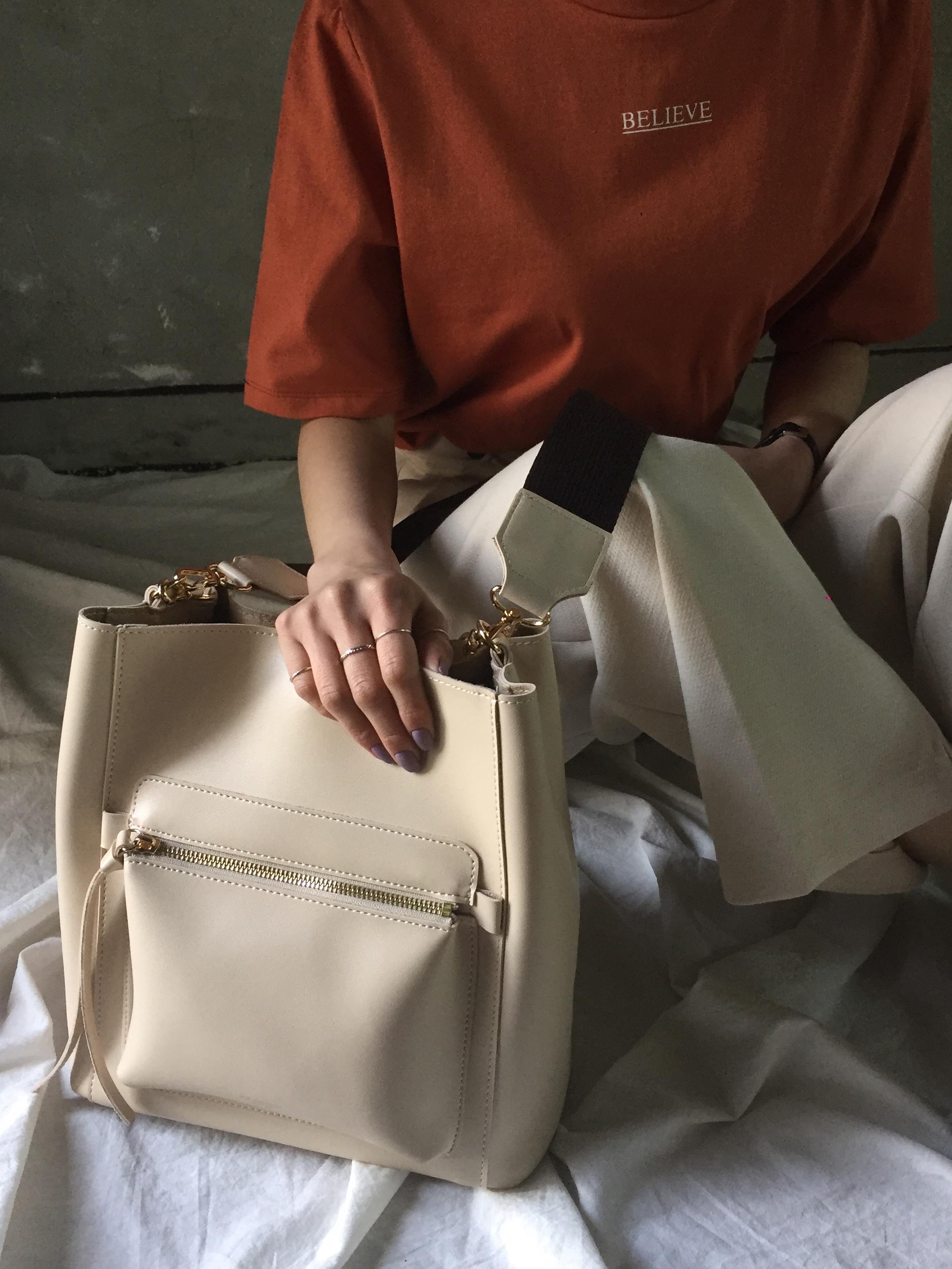 <b><p>Dyue Zipper Point Should 20 Women's Cross</p></b><b><p>デュエジッパーポイントショルダー20代の女性のクロスカジュアルモダンあすなろ収納力良いバッグすっきり</p></b><br /><br /><p align='center'>