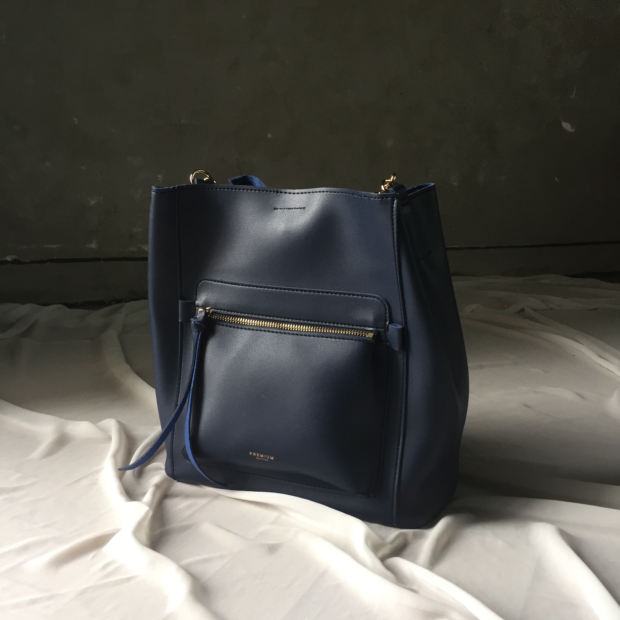 <b><p>Dyue Zipper Point Should 20 Women's Cross</p></b><b><p>デュエジッパーポイントショルダー20代の女性のクロスカジュアルモダンあすなろ収納力良いバッグすっきり</p></b><br /><br /><p align='center'>