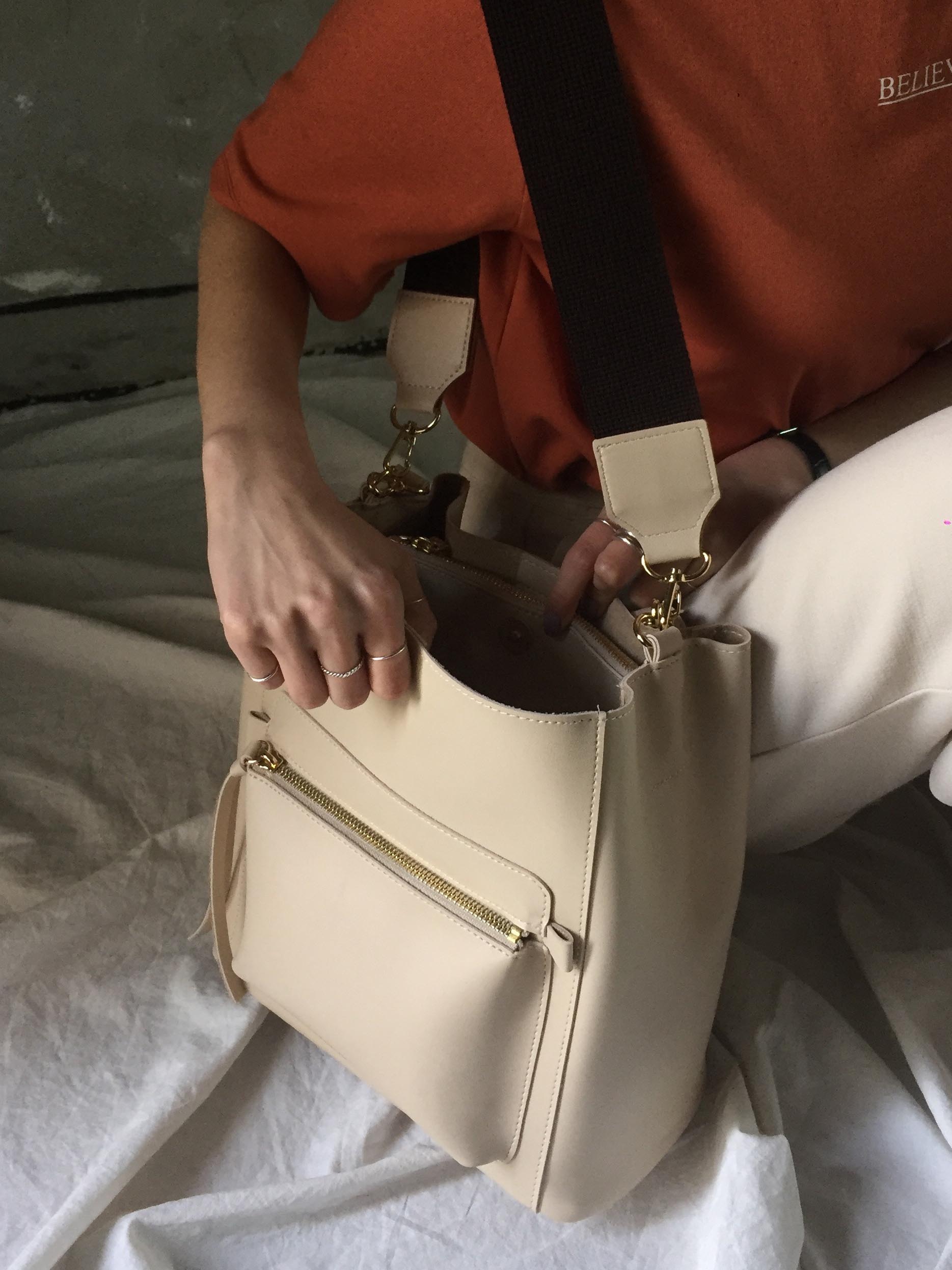 <b><p>Dyue Zipper Point Should 20 Women's Cross</p></b><b><p>デュエジッパーポイントショルダー20代の女性のクロスカジュアルモダンあすなろ収納力良いバッグすっきり</p></b><br /><br /><p align='center'>