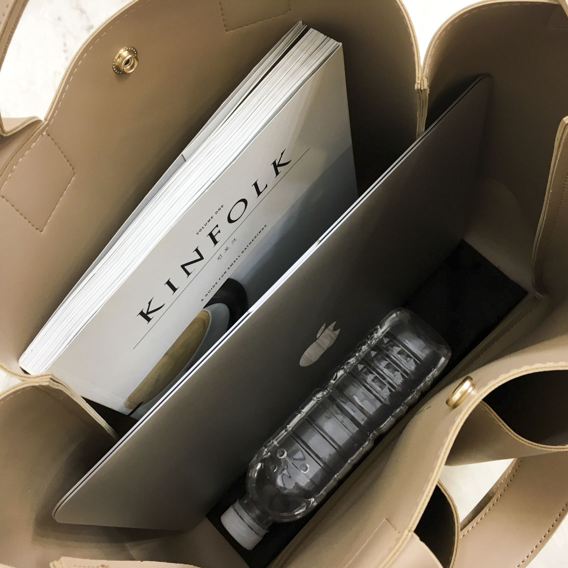 <b><p>Spring Color Daily Leather Tumbl Bag</p></b><b><p>春カラーデイリーレザータンブラーバック</p></b><br /><br /><p align='center'>