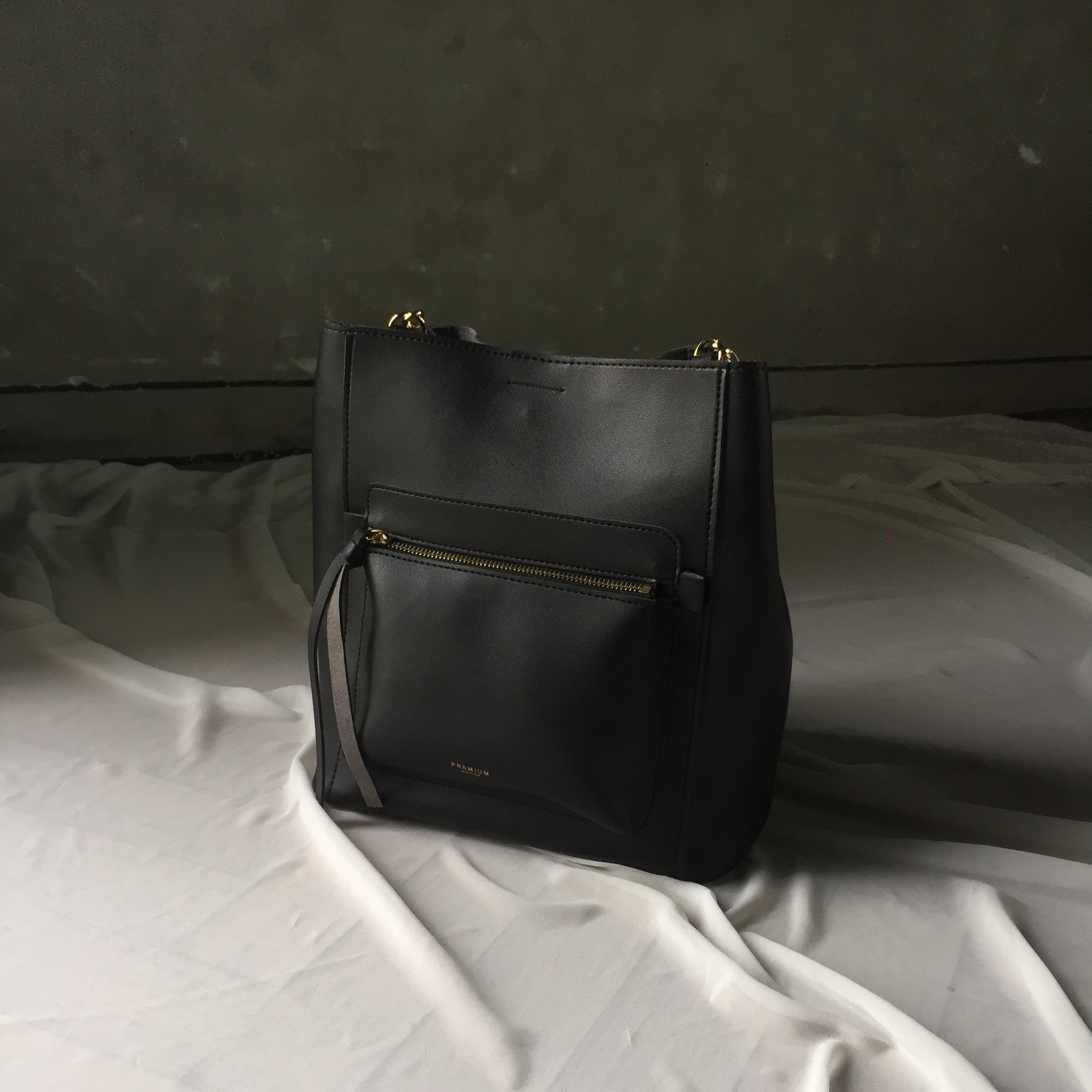 <b><p>Dyue Zipper Point Should 20 Women's Cross</p></b><b><p>デュエジッパーポイントショルダー20代の女性のクロスカジュアルモダンあすなろ収納力良いバッグすっきり</p></b><br /><br /><p align='center'>