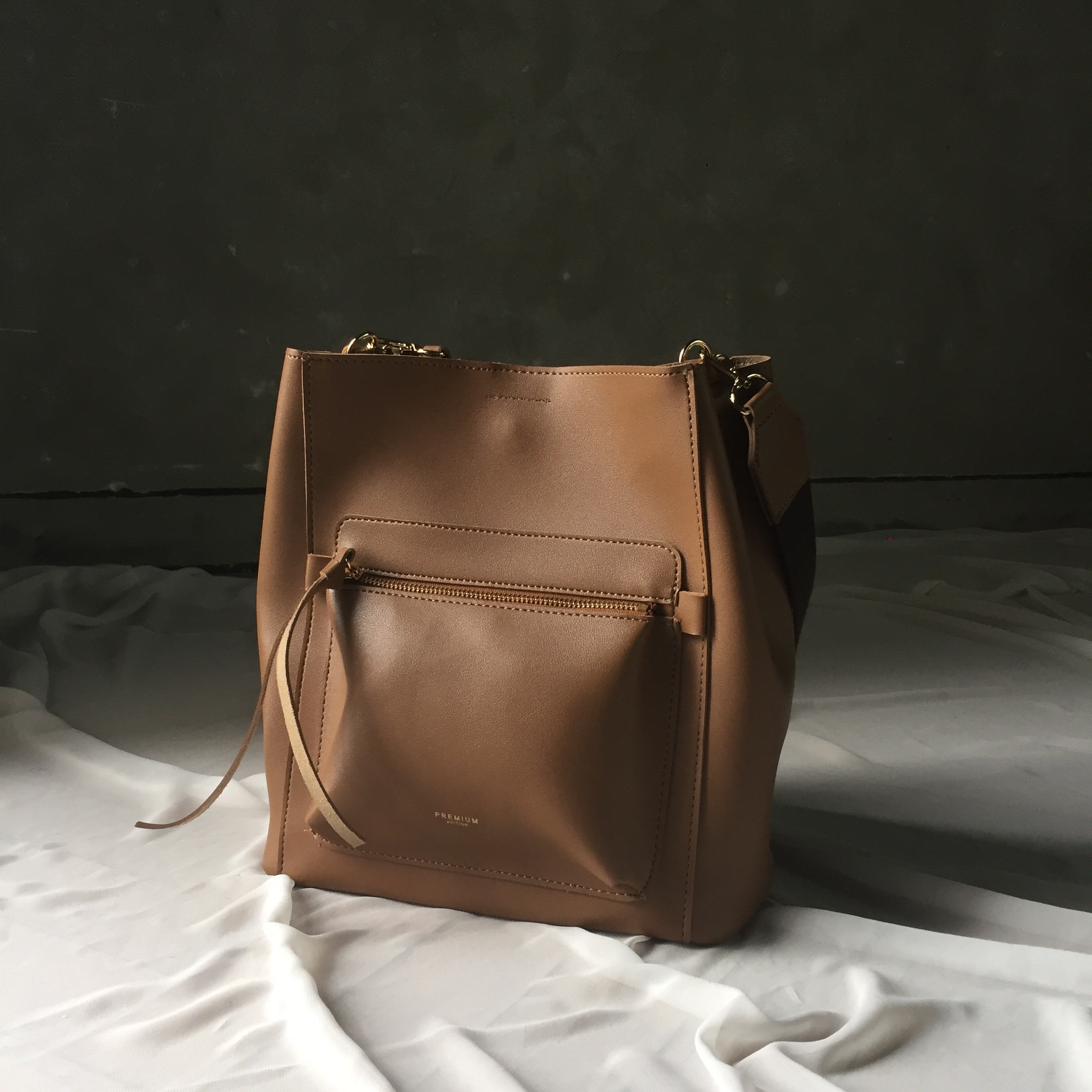 <b><p>Dyue Zipper Point Should 20 Women's Cross</p></b><b><p>デュエジッパーポイントショルダー20代の女性のクロスカジュアルモダンあすなろ収納力良いバッグすっきり</p></b><br /><br /><p align='center'>