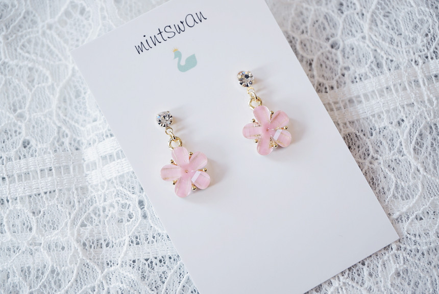 <b><p>Cherry Blossom Drop eaing Twenties Dly coordaon</p></b><b><p>桜 ドロップ イヤリング 20代の女性 デイリーコーディネート ウンチム ガールフレンドの贈り物</p></b><br /><br /><p align='center'>