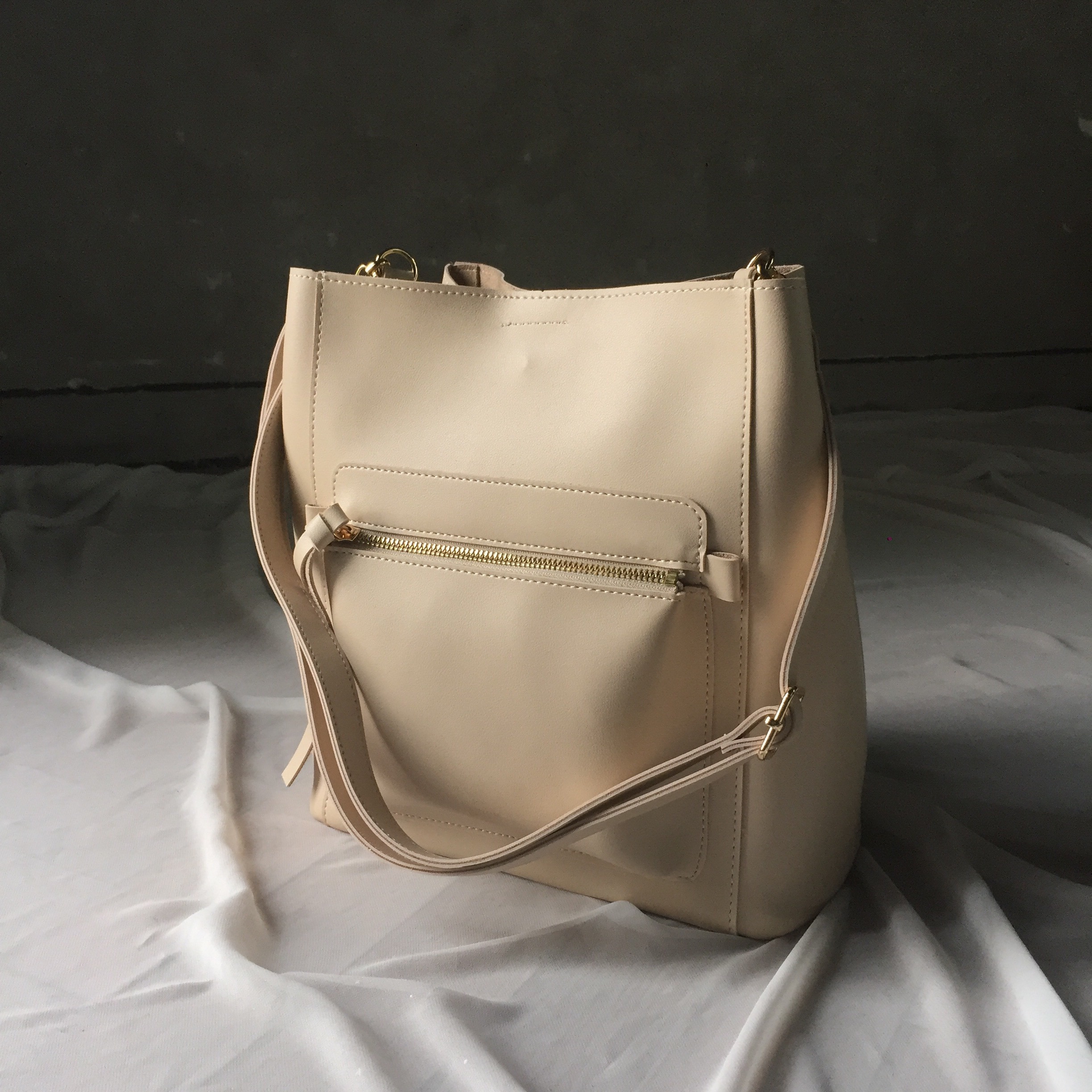 <b><p>Dyue Zipper Point Should 20 Women's Cross</p></b><b><p>デュエジッパーポイントショルダー20代の女性のクロスカジュアルモダンあすなろ収納力良いバッグすっきり</p></b><br /><br /><p align='center'>