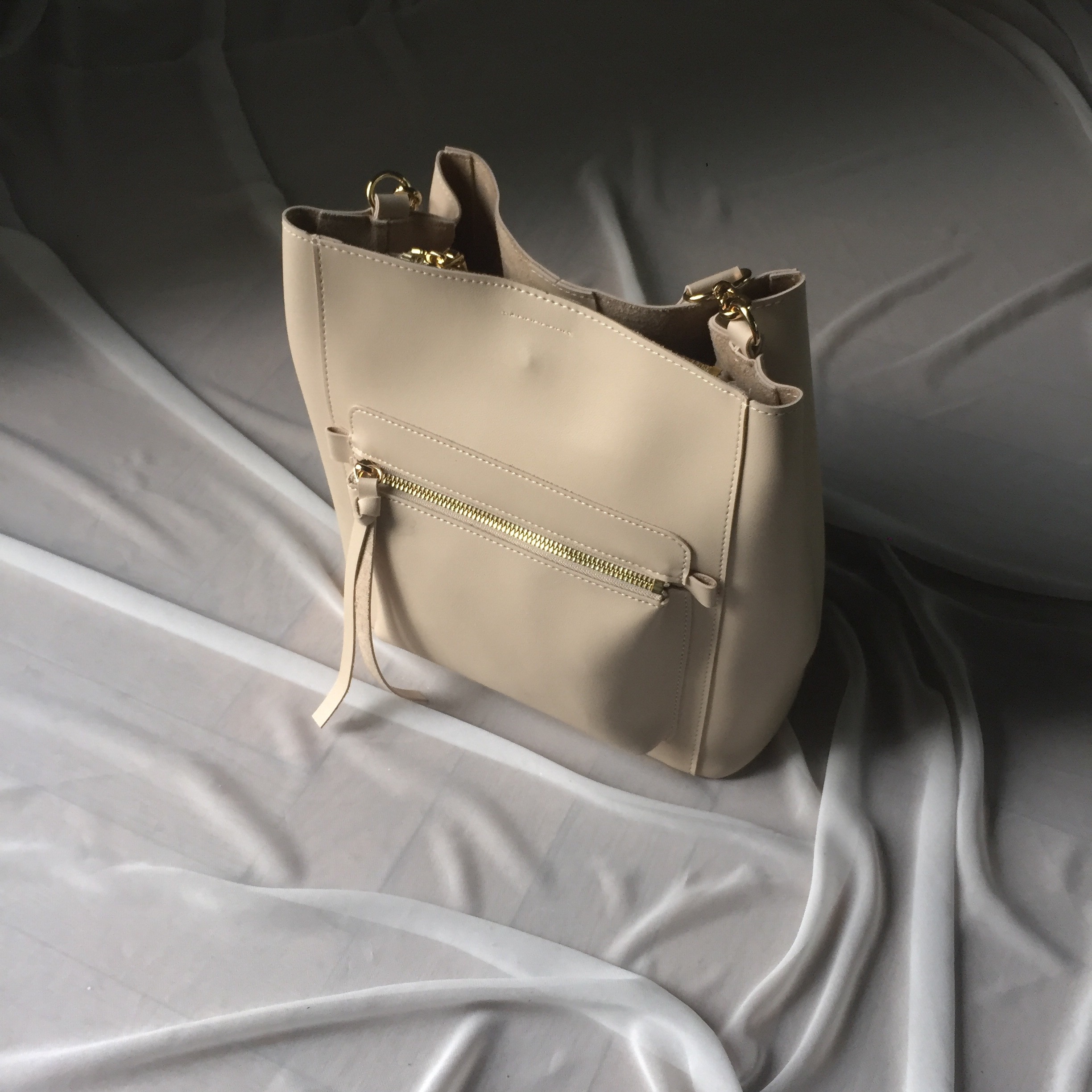 <b><p>Dyue Zipper Point Should 20 Women's Cross</p></b><b><p>デュエジッパーポイントショルダー20代の女性のクロスカジュアルモダンあすなろ収納力良いバッグすっきり</p></b><br /><br /><p align='center'>