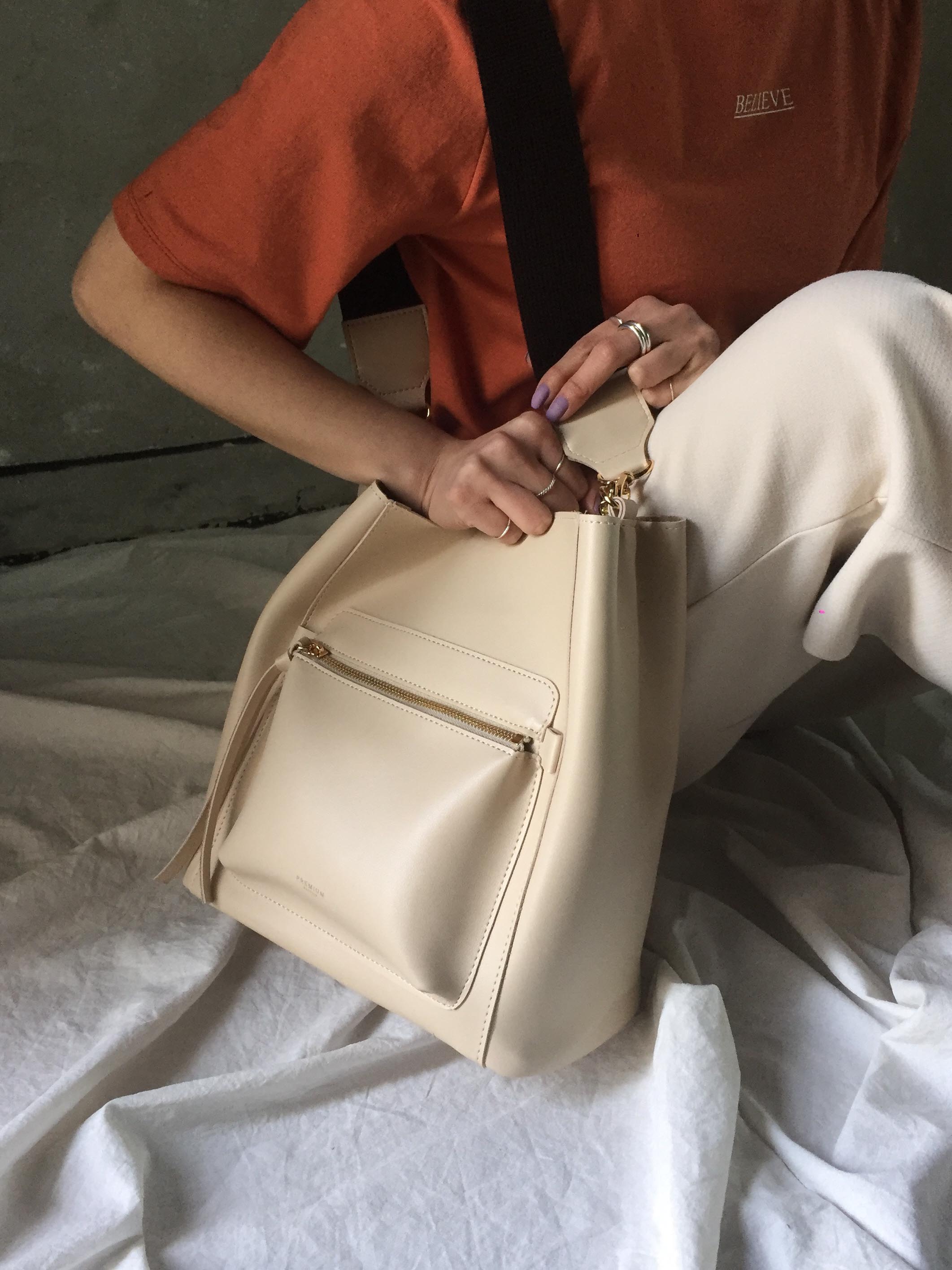 <b><p>Dyue Zipper Point Should 20 Women's Cross</p></b><b><p>デュエジッパーポイントショルダー20代の女性のクロスカジュアルモダンあすなろ収納力良いバッグすっきり</p></b><br /><br /><p align='center'>