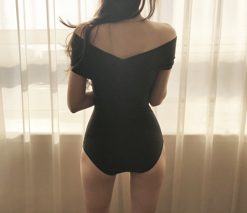 <b><p>cross Off shoulder Monokini piece swimsuit</p></b><b><p>クロス オフショルダー モノキニ ワンピース 水着 2 色 ヴィヴィアンコード ディネート</p></b><br /><br /><p align='center'>