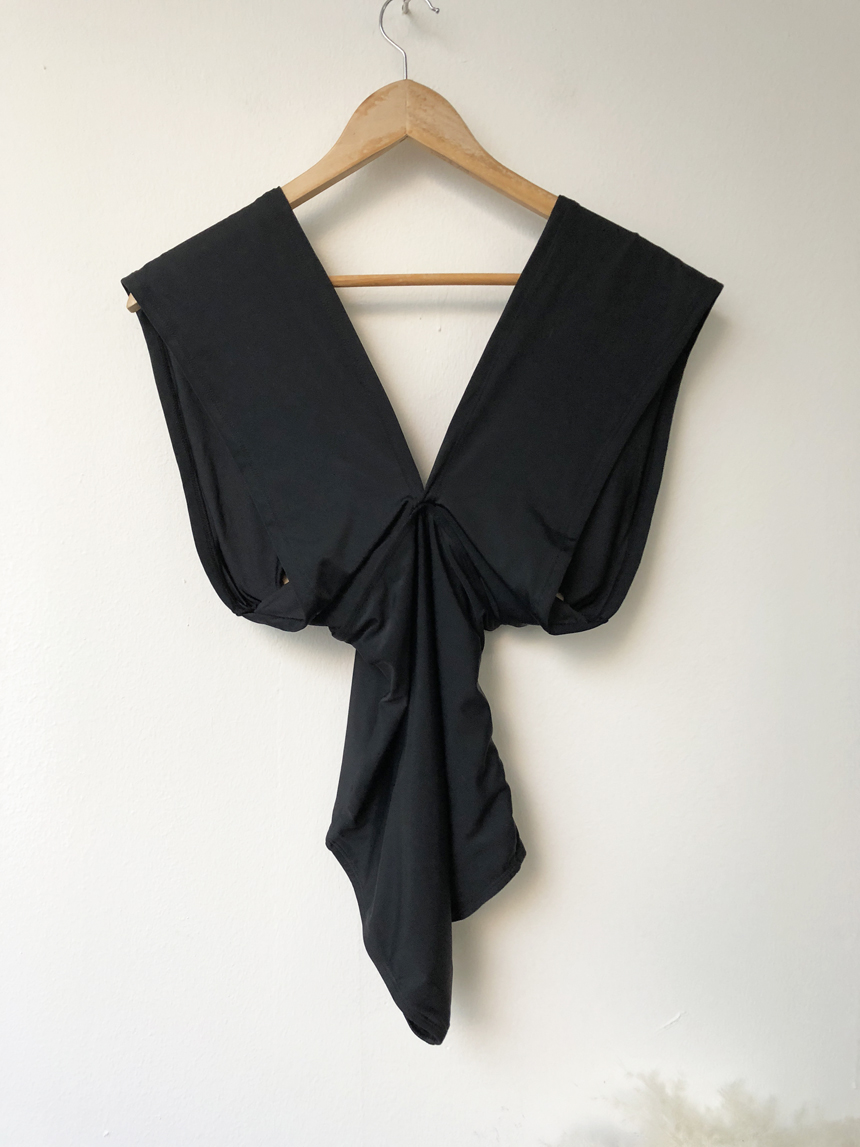 <b><p>cross Off shoulder Monokini piece swimsuit</p></b><b><p>クロス オフショルダー モノキニ ワンピース 水着 2 色 ヴィヴィアンコード ディネート</p></b><br /><br /><p align='center'>