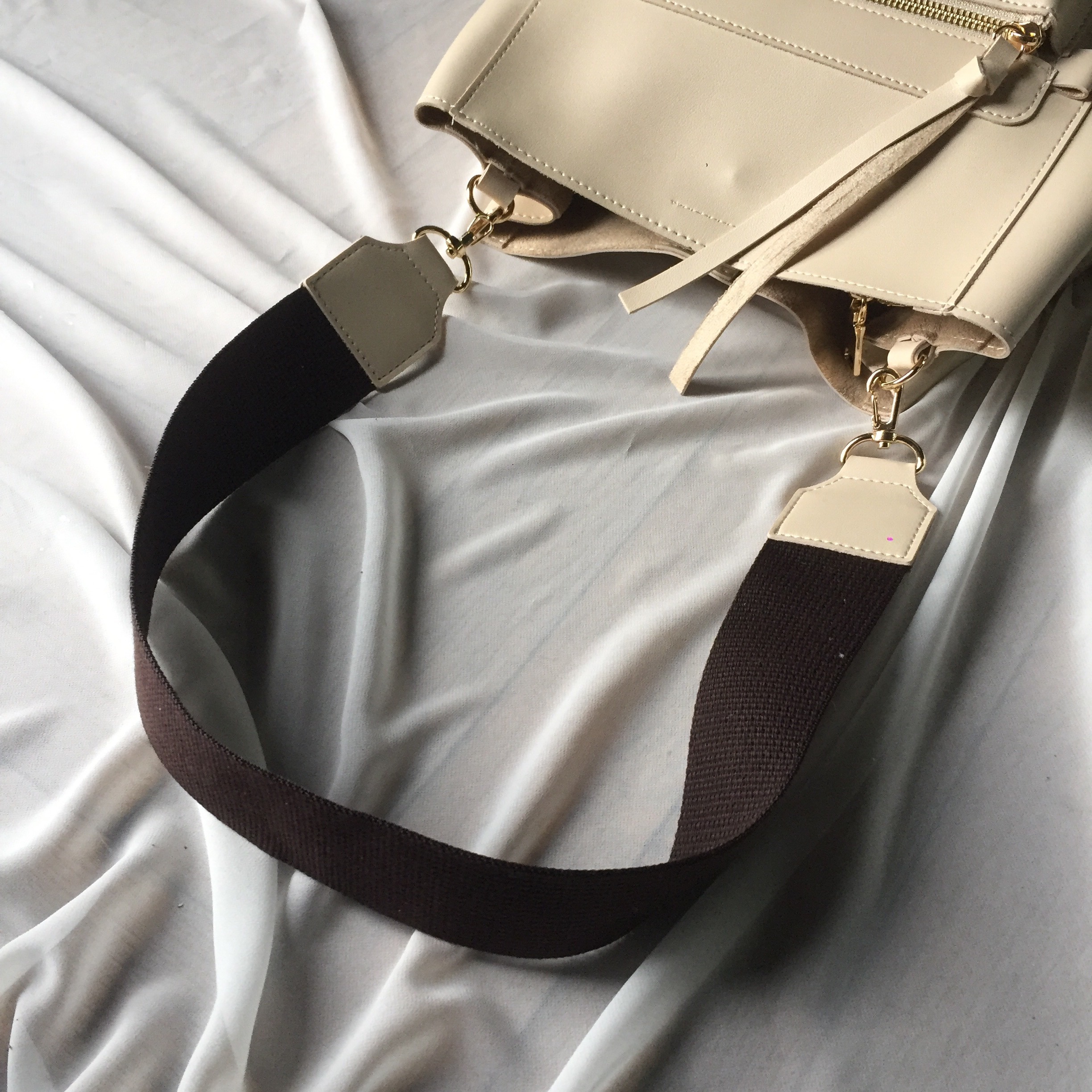 <b><p>Dyue Zipper Point Should 20 Women's Cross</p></b><b><p>デュエジッパーポイントショルダー20代の女性のクロスカジュアルモダンあすなろ収納力良いバッグすっきり</p></b><br /><br /><p align='center'>