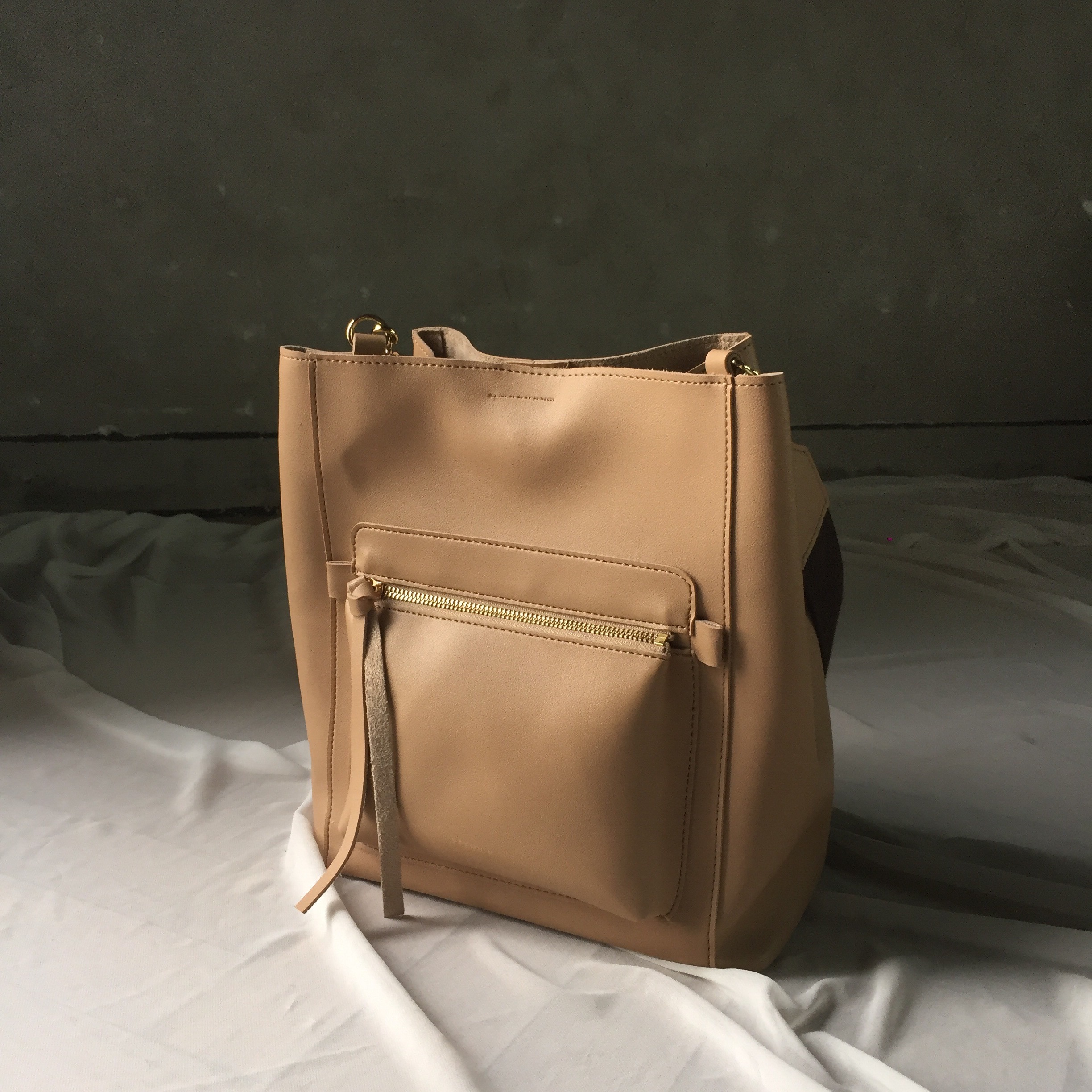 <b><p>Dyue Zipper Point Should 20 Women's Cross</p></b><b><p>デュエジッパーポイントショルダー20代の女性のクロスカジュアルモダンあすなろ収納力良いバッグすっきり</p></b><br /><br /><p align='center'>