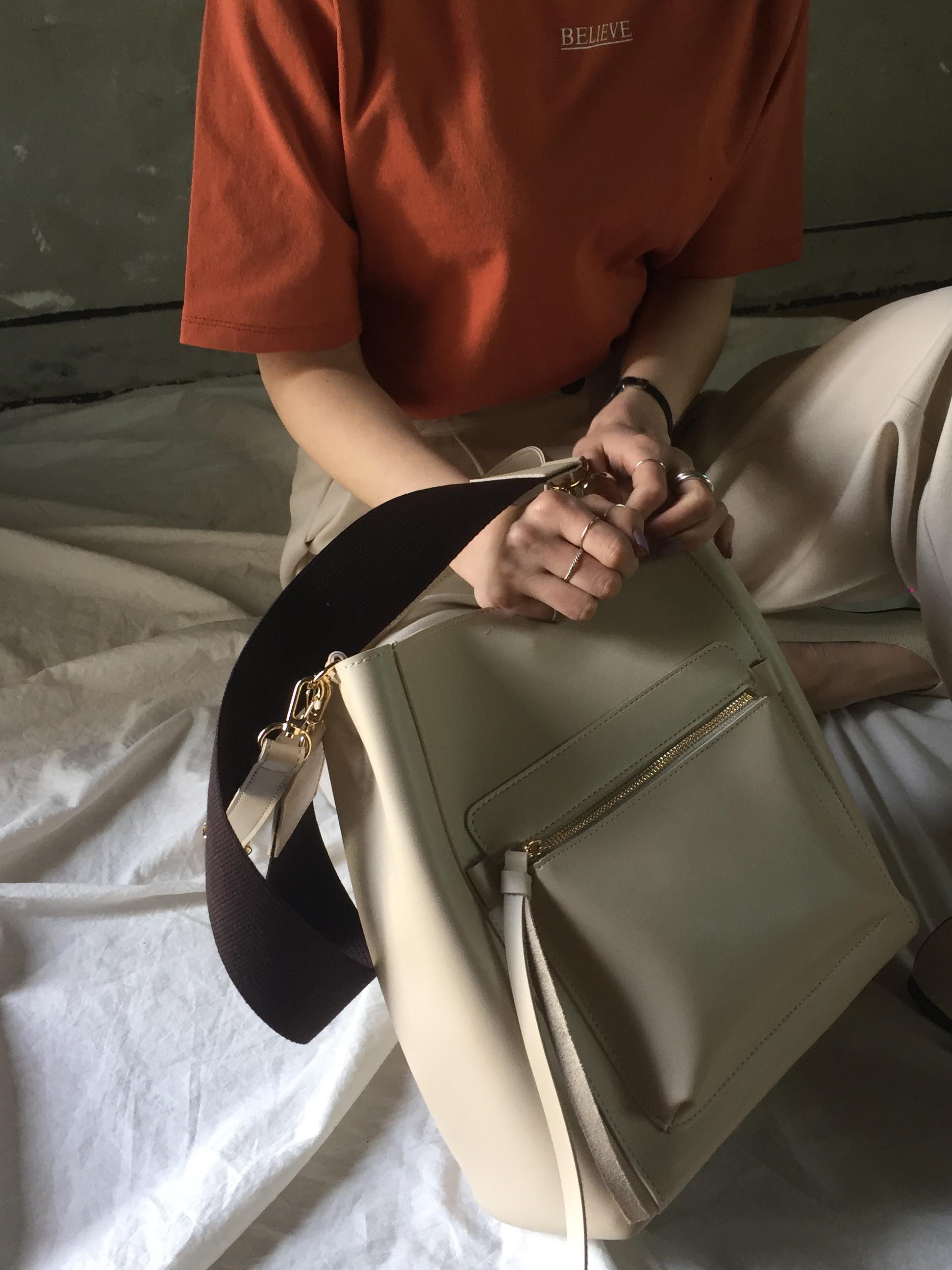 <b><p>Dyue Zipper Point Should 20 Women's Cross</p></b><b><p>デュエジッパーポイントショルダー20代の女性のクロスカジュアルモダンあすなろ収納力良いバッグすっきり</p></b><br /><br /><p align='center'>