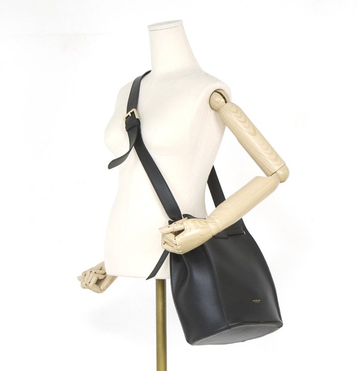 <b><p>French belt buckle shoulder bag Wom's</p></b><b><p>フレンチベルトバケットショルダーバッグ女性デイリー春バッグレザーバッグ20代 버킷백</p></b><br /><br /><p align='center'>