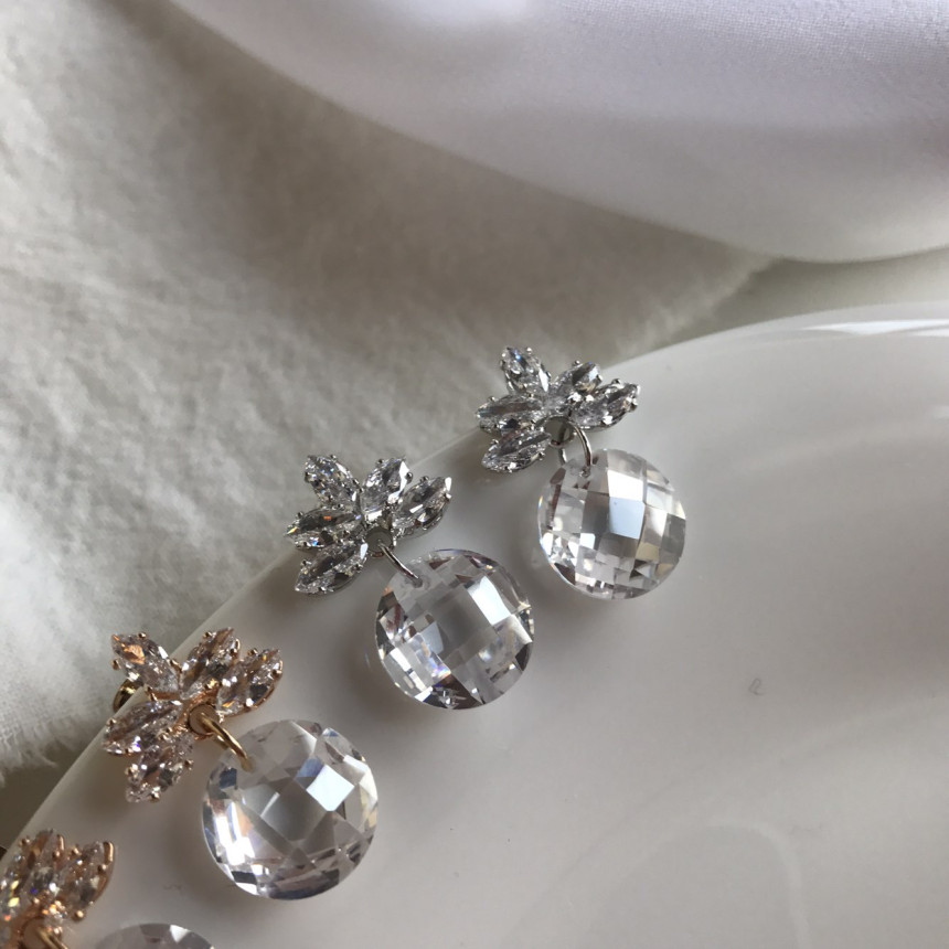 <b><p>Rev Cubic Daily Earrings Unique Sensity Mood</p></b><b><p>回転 キュービック デイリーピアス ユニークな感性ムード 女性コーディネート 豪華スタイル</p></b><br /><br /><p align='center'>