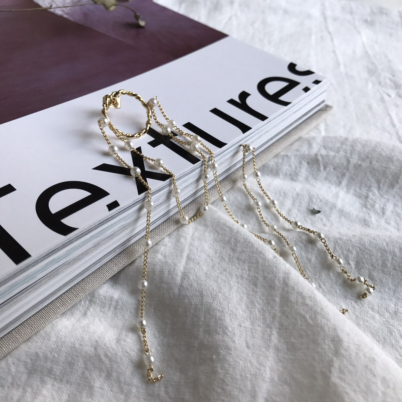 <b><p>Shaolin Unknown Pearl Long Drop Ergs Stand</p></b><b><p>シャーオルリン オンバル 真珠 ロング ドロップイヤグ 説得力の 魅あるスタイル</p></b><br /><br /><p align='center'>