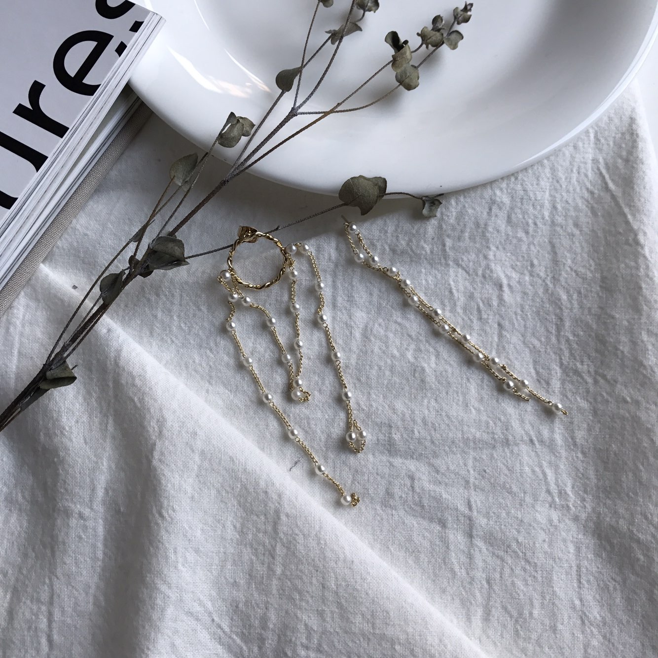 <b><p>Shaolin Unknown Pearl Long Drop Ergs Stand</p></b><b><p>シャーオルリン オンバル 真珠 ロング ドロップイヤグ 説得力の 魅あるスタイル</p></b><br /><br /><p align='center'>