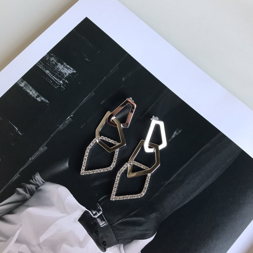 <b><p>Chen Multiple Cubic chain Drop Earrgs</p></b><b><p>チェン 多数 キュービック ーン ドロップイヤリング</p></b><br /><br /><p align='center'>