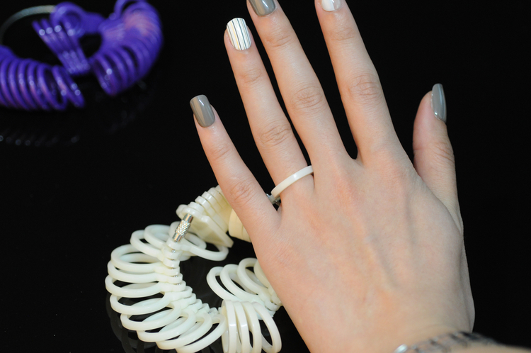 <b><p>Ring size resurgence Lake Ash method Alleic</p></b><b><p>リングサイズ 回復 湖 材 法 アレルギーのない ポリエチレン ゲージ 測定器 カップル</p></b><br /><br /><p align='center'>