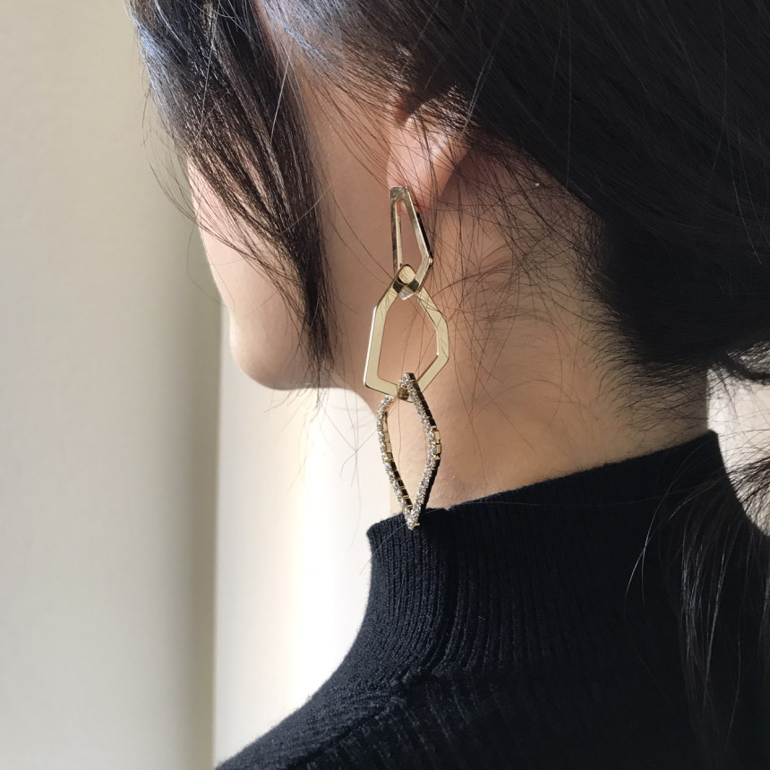 <b><p>Chen Multiple Cubic chain Drop Earrgs</p></b><b><p>チェン 多数 キュービック ーン ドロップイヤリング</p></b><br /><br /><p align='center'>