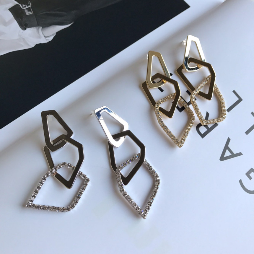 <b><p>Chen Multiple Cubic chain Drop Earrgs</p></b><b><p>チェン 多数 キュービック ーン ドロップイヤリング</p></b><br /><br /><p align='center'>