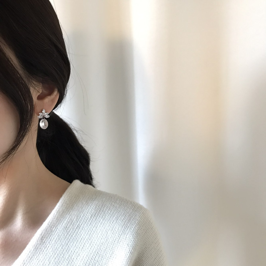 <b><p>Rev Cubic Daily Earrings Unique Sensity Mood</p></b><b><p>回転 キュービック デイリーピアス ユニークな感性ムード 女性コーディネート 豪華スタイル</p></b><br /><br /><p align='center'>