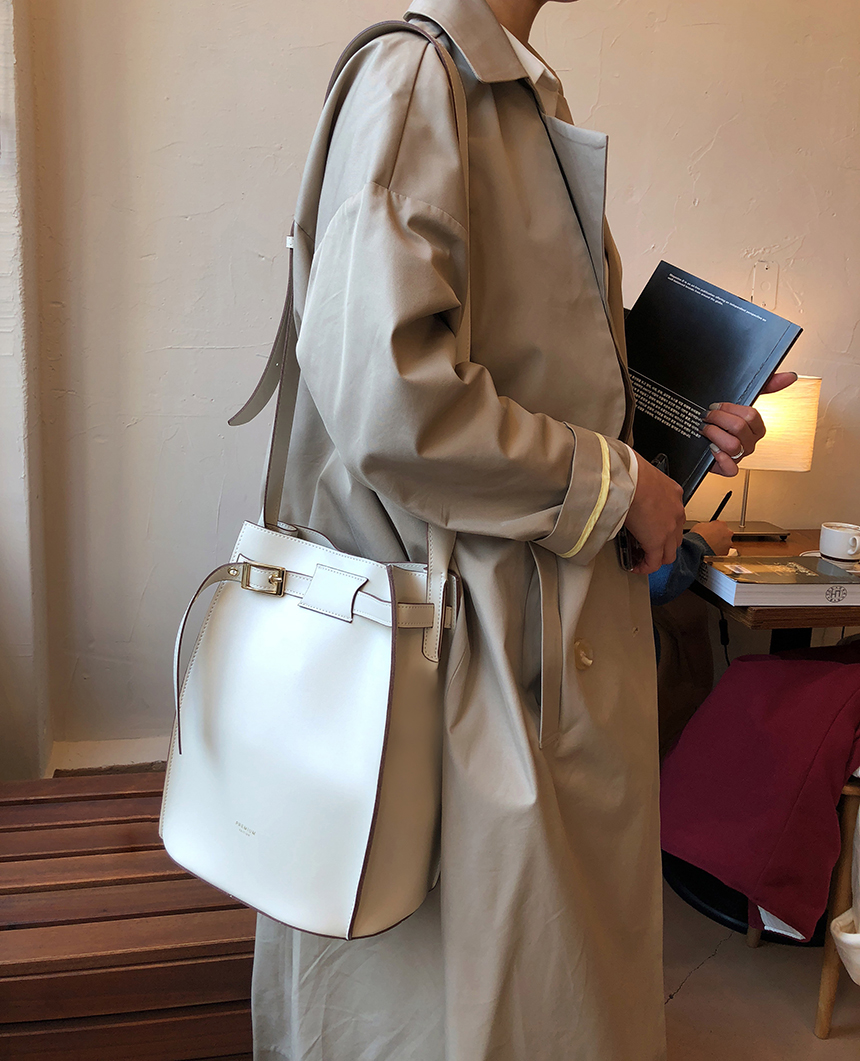 <b><p>French belt buckle shoulder bag Wom's</p></b><b><p>フレンチベルトバケットショルダーバッグ女性デイリー春バッグレザーバッグ20代 버킷백</p></b><br /><br /><p align='center'>