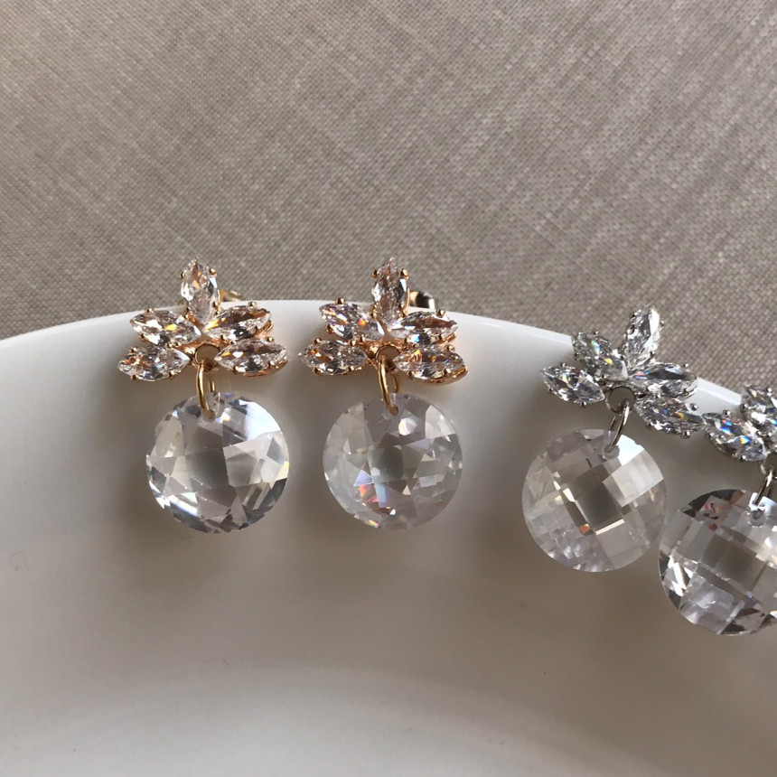 <b><p>Rev Cubic Daily Earrings Unique Sensity Mood</p></b><b><p>回転 キュービック デイリーピアス ユニークな感性ムード 女性コーディネート 豪華スタイル</p></b><br /><br /><p align='center'>