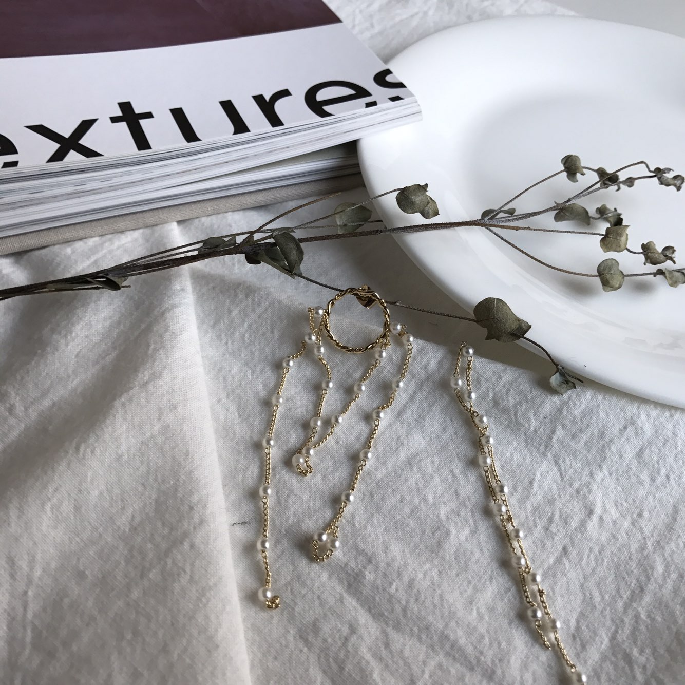 <b><p>Shaolin Unknown Pearl Long Drop Ergs Stand</p></b><b><p>シャーオルリン オンバル 真珠 ロング ドロップイヤグ 説得力の 魅あるスタイル</p></b><br /><br /><p align='center'>