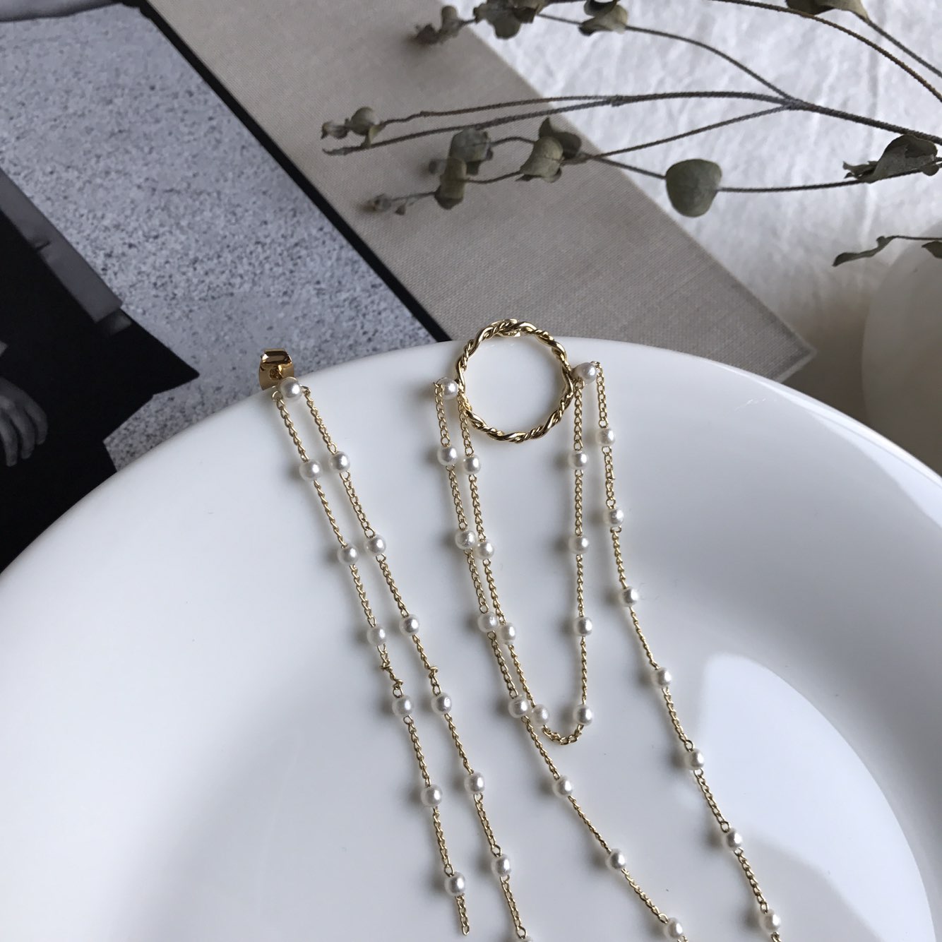 <b><p>Shaolin Unknown Pearl Long Drop Ergs Stand</p></b><b><p>シャーオルリン オンバル 真珠 ロング ドロップイヤグ 説得力の 魅あるスタイル</p></b><br /><br /><p align='center'>