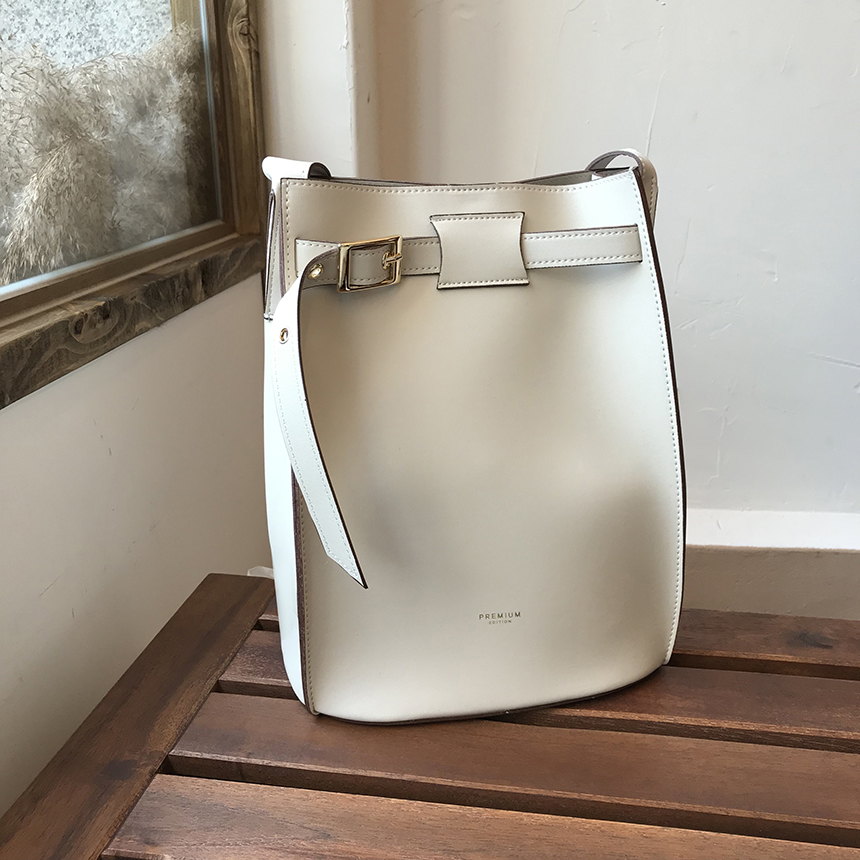 <b><p>French belt buckle shoulder bag Wom's</p></b><b><p>フレンチベルトバケットショルダーバッグ女性デイリー春バッグレザーバッグ20代 버킷백</p></b><br /><br /><p align='center'>