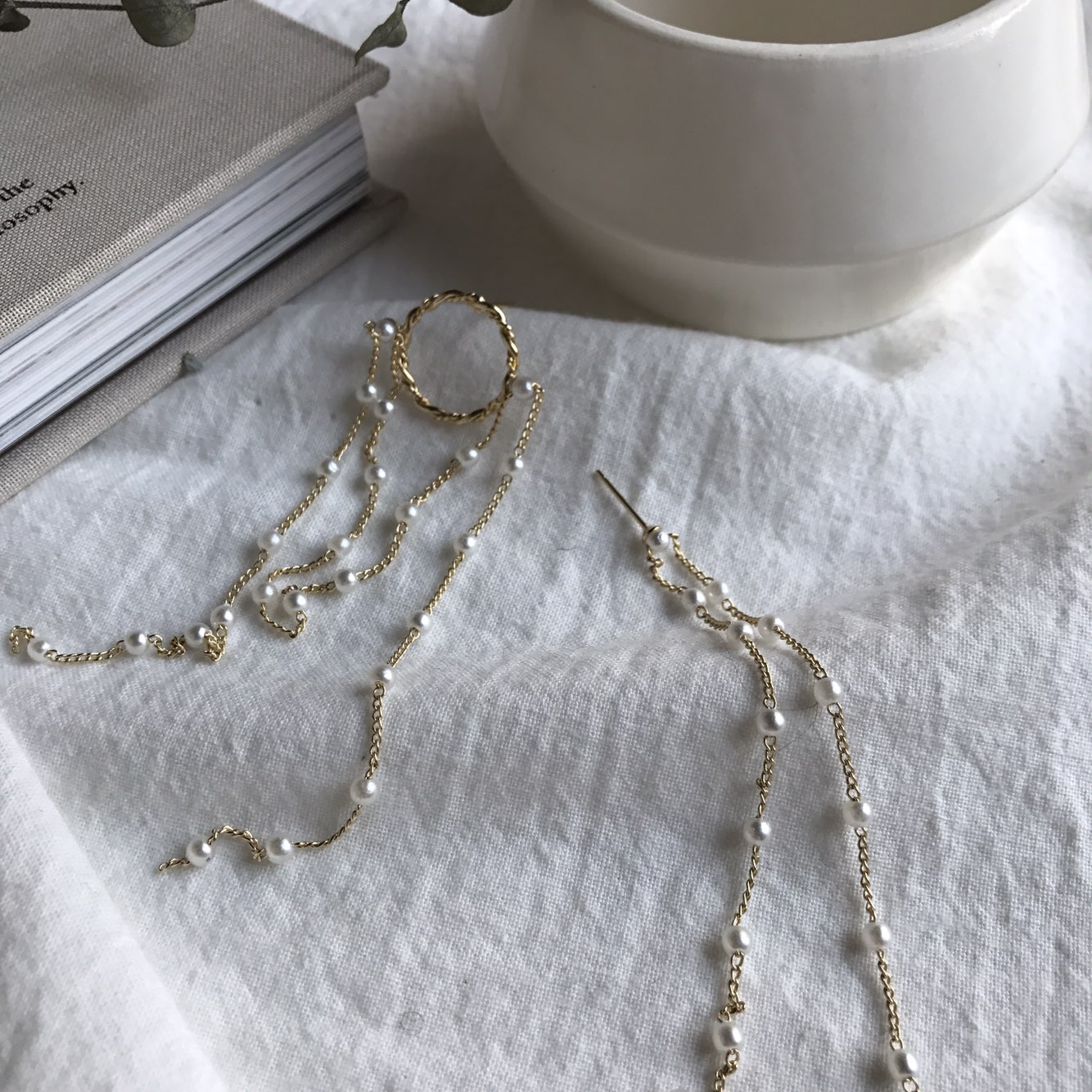 <b><p>Shaolin Unknown Pearl Long Drop Ergs Stand</p></b><b><p>シャーオルリン オンバル 真珠 ロング ドロップイヤグ 説得力の 魅あるスタイル</p></b><br /><br /><p align='center'>