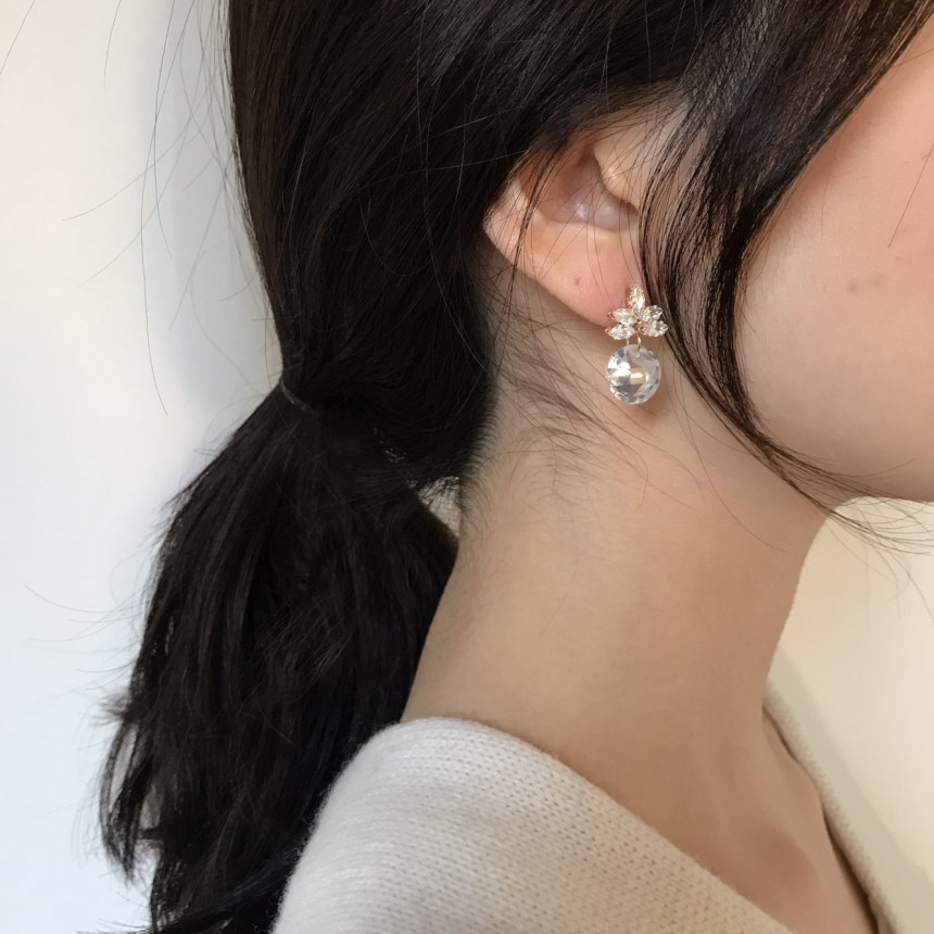 <b><p>Rev Cubic Daily Earrings Unique Sensity Mood</p></b><b><p>回転 キュービック デイリーピアス ユニークな感性ムード 女性コーディネート 豪華スタイル</p></b><br /><br /><p align='center'>