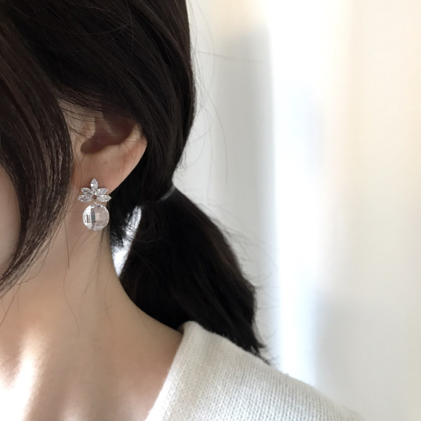 <b><p>Rev Cubic Daily Earrings Unique Sensity Mood</p></b><b><p>回転 キュービック デイリーピアス ユニークな感性ムード 女性コーディネート 豪華スタイル</p></b><br /><br /><p align='center'>