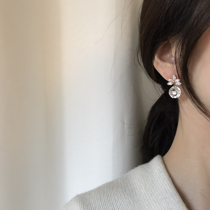 <b><p>Rev Cubic Daily Earrings Unique Sensity Mood</p></b><b><p>回転 キュービック デイリーピアス ユニークな感性ムード 女性コーディネート 豪華スタイル</p></b><br /><br /><p align='center'>