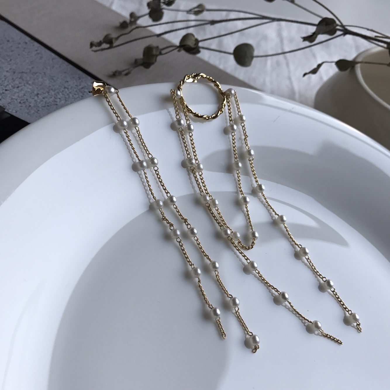 <b><p>Shaolin Unknown Pearl Long Drop Ergs Stand</p></b><b><p>シャーオルリン オンバル 真珠 ロング ドロップイヤグ 説得力の 魅あるスタイル</p></b><br /><br /><p align='center'>