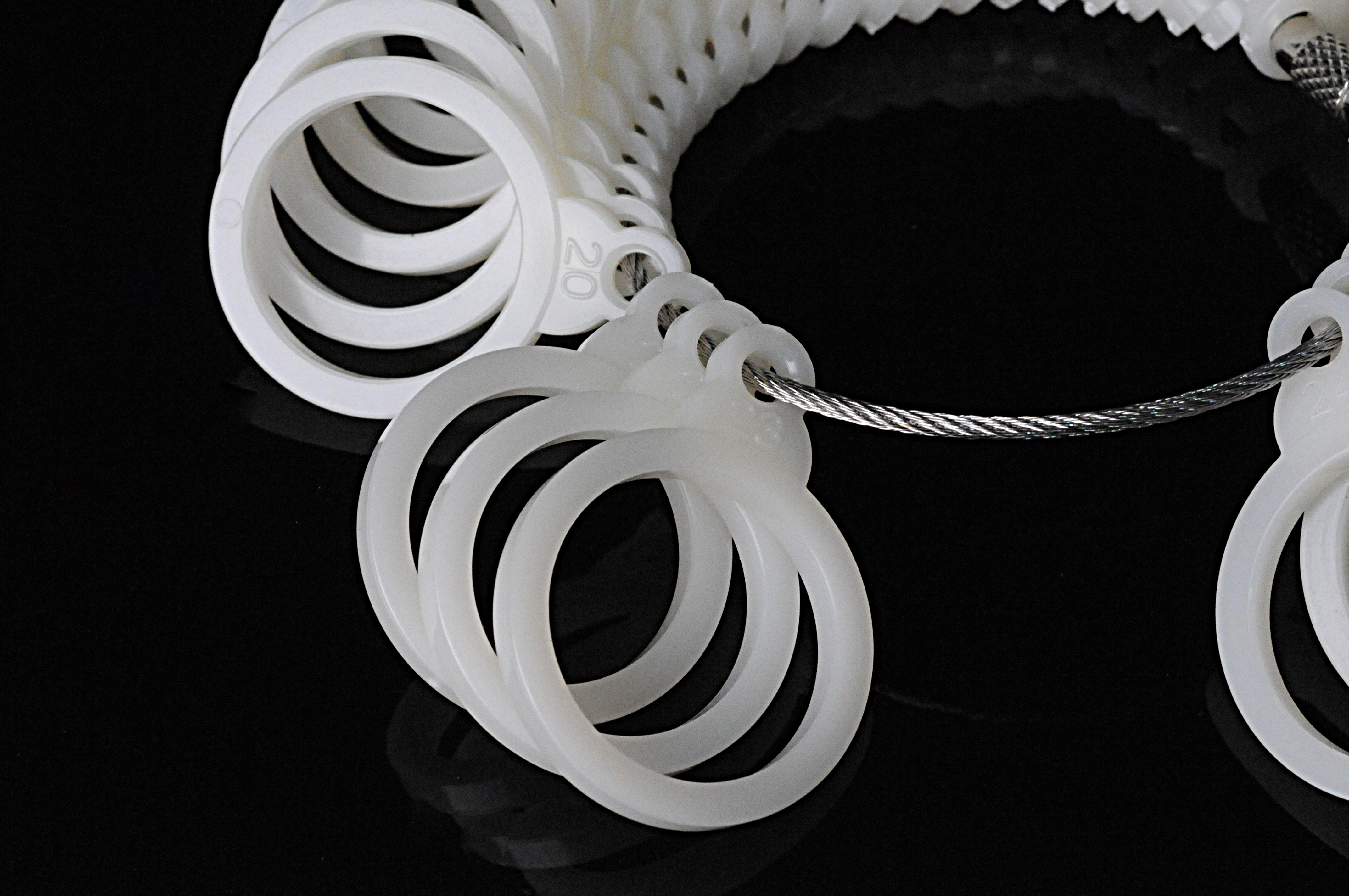 <b><p>Ring size resurgence Lake Ash method Alleic</p></b><b><p>リングサイズ 回復 湖 材 法 アレルギーのない ポリエチレン ゲージ 測定器 カップル</p></b><br /><br /><p align='center'>