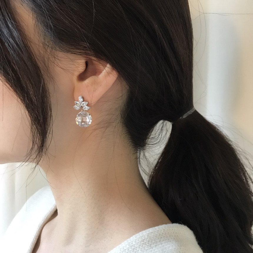 <b><p>Rev Cubic Daily Earrings Unique Sensity Mood</p></b><b><p>回転 キュービック デイリーピアス ユニークな感性ムード 女性コーディネート 豪華スタイル</p></b><br /><br /><p align='center'>