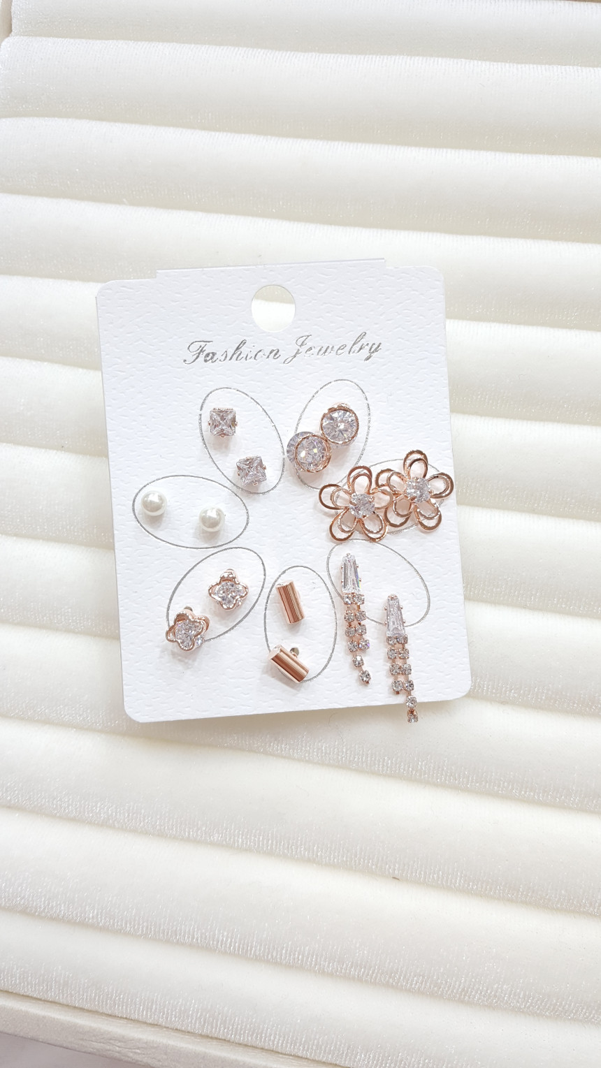 <b><p>flower Jalan cubic 14 piece set earrings</p></b><b><p>フラワー ジュルランキュービック 14ピースセットピアス 三ジェルイェエリー ディテールがきれい</p></b><br /><br /><p align='center'>
