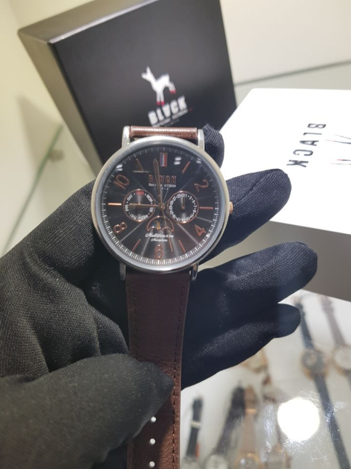 <b><p>Black martin spikes Unisex Leather wch SBKL1647</p></b><b><p>ブラックマーティンシトボン ユニセス レザー腕時計 SBKL1647 D SW</p></b><br /><br /><p align='center'>