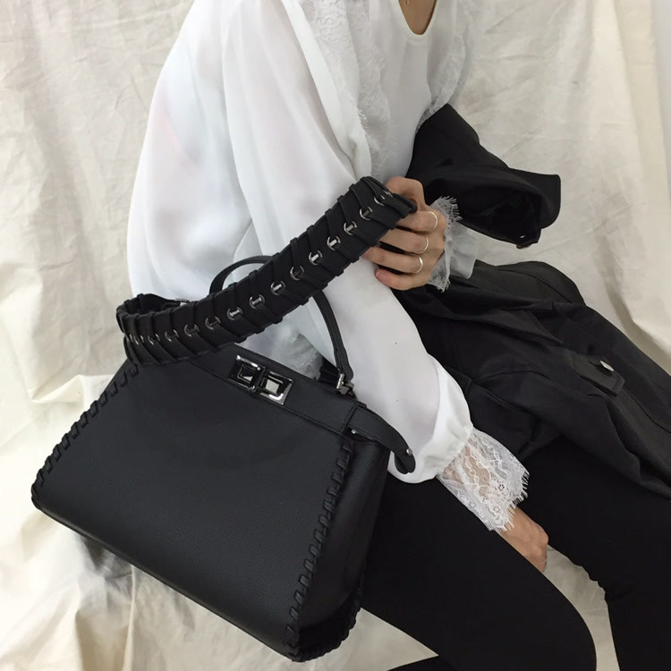 <b><p>Jay tie strap shoulder bag 5color</p></b><b><p>ジェイ結び紐ショルダーバッグ5color</p></b><br /><br /><p align='center'>