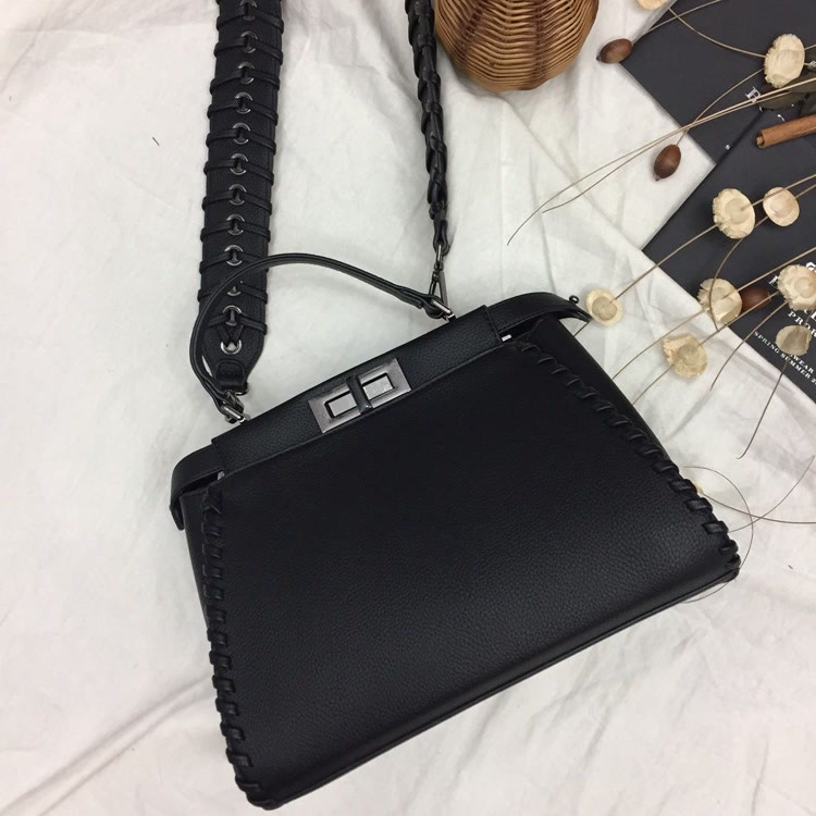 <b><p>Jay tie strap shoulder bag 5color</p></b><b><p>ジェイ結び紐ショルダーバッグ5color</p></b><br /><br /><p align='center'>