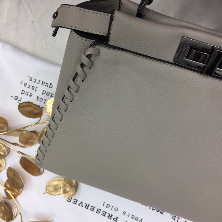 <b><p>Jay tie strap shoulder bag 5color</p></b><b><p>ジェイ結び紐ショルダーバッグ5color</p></b><br /><br /><p align='center'>