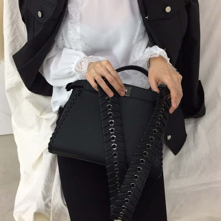 <b><p>Jay tie strap shoulder bag 5color</p></b><b><p>ジェイ結び紐ショルダーバッグ5color</p></b><br /><br /><p align='center'>