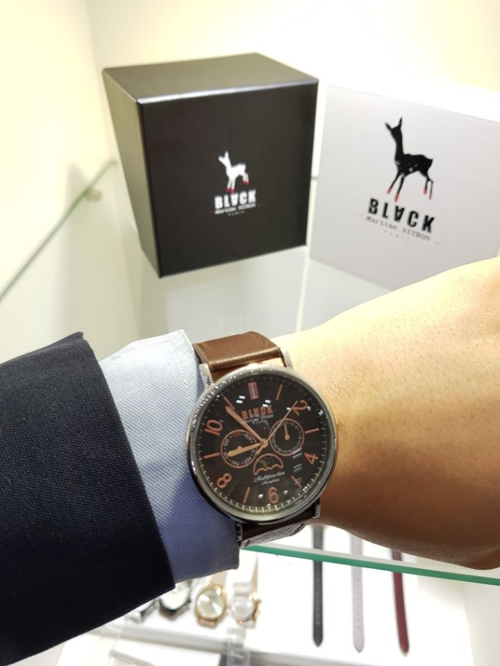 <b><p>Black martin spikes Unisex Leather wch SBKL1647</p></b><b><p>ブラックマーティンシトボン ユニセス レザー腕時計 SBKL1647 D SW</p></b><br /><br /><p align='center'>