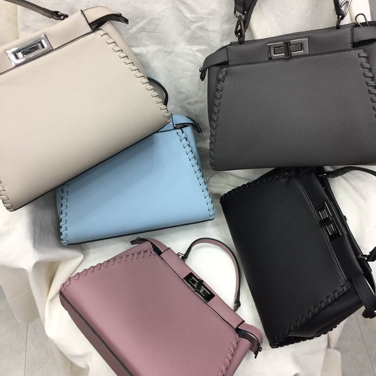 <b><p>Jay tie strap shoulder bag 5color</p></b><b><p>ジェイ結び紐ショルダーバッグ5color</p></b><br /><br /><p align='center'>