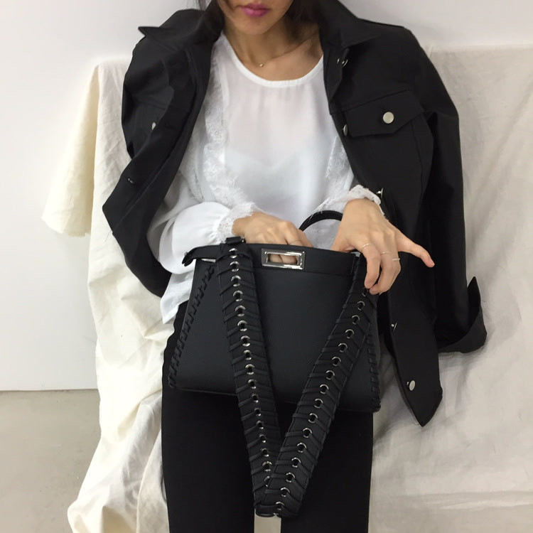 <b><p>Jay tie strap shoulder bag 5color</p></b><b><p>ジェイ結び紐ショルダーバッグ5color</p></b><br /><br /><p align='center'>