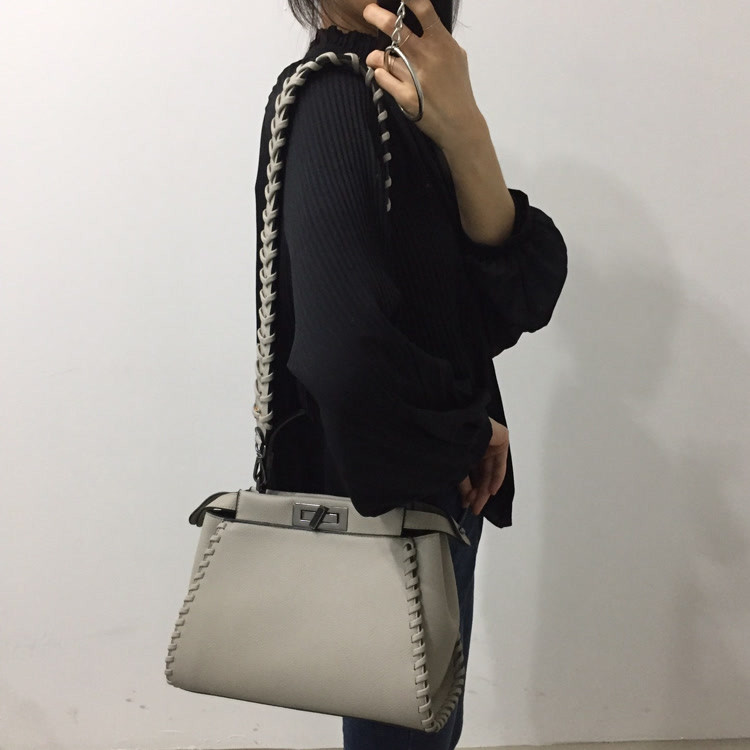 <b><p>Jay tie strap shoulder bag 5color</p></b><b><p>ジェイ結び紐ショルダーバッグ5color</p></b><br /><br /><p align='center'>