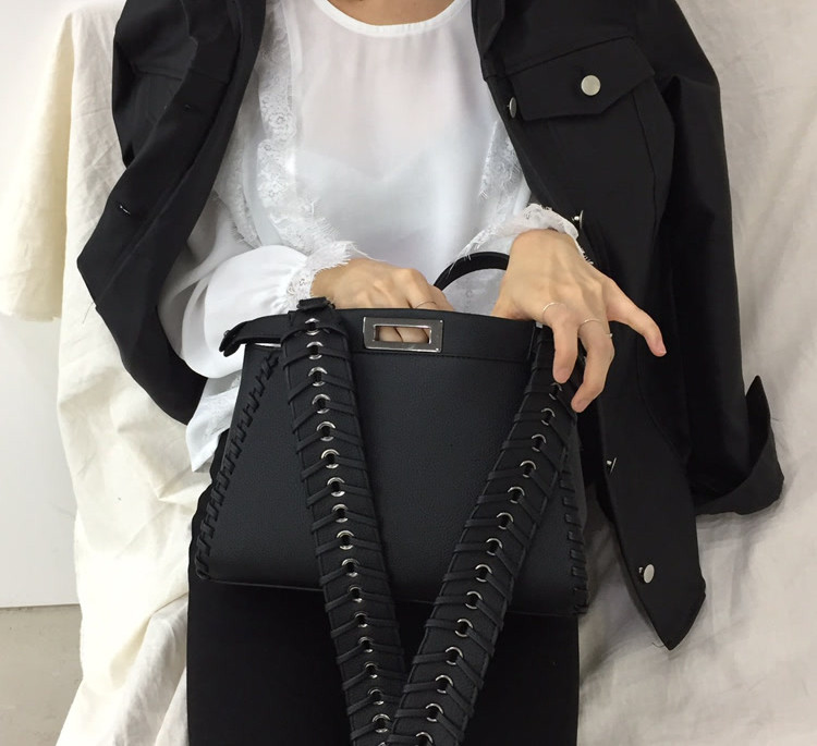 <b><p>Jay tie strap shoulder bag 5color</p></b><b><p>ジェイ結び紐ショルダーバッグ5color</p></b><br /><br /><p align='center'>