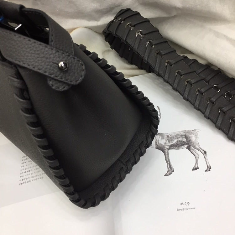 <b><p>Jay tie strap shoulder bag 5color</p></b><b><p>ジェイ結び紐ショルダーバッグ5color</p></b><br /><br /><p align='center'>