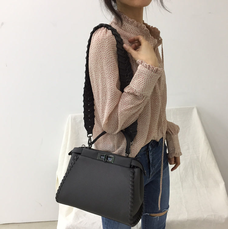 <b><p>Jay tie strap shoulder bag 5color</p></b><b><p>ジェイ結び紐ショルダーバッグ5color</p></b><br /><br /><p align='center'>